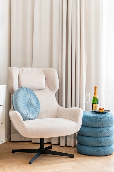 Successful Airbnb property: Royal Studio in Trendy Karlín | 5 mins to Metro in Praha 8