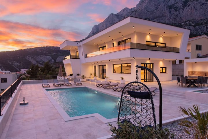 Villa Vidona I Sea View Retreat I Heated Pool - Makarska