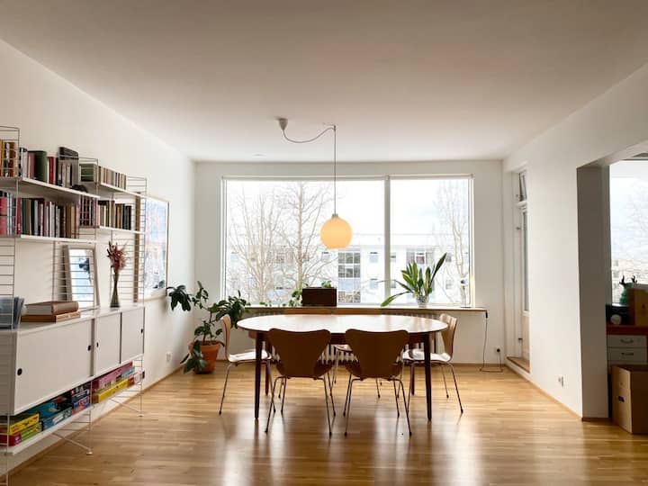 Bright Apartment Close To City Center - Reykjavík