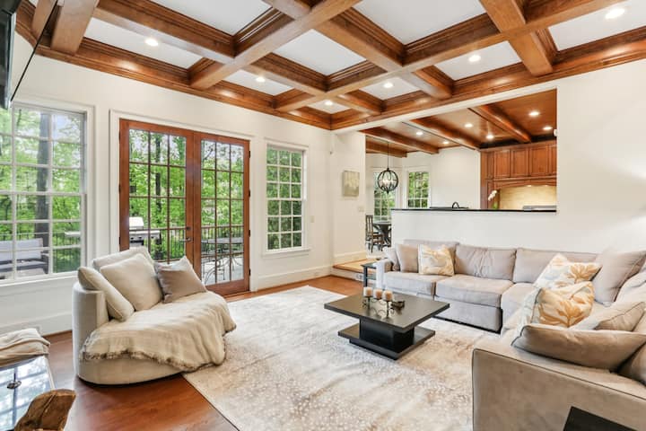 Large & Luxurious Atlanta Home - Atlanta