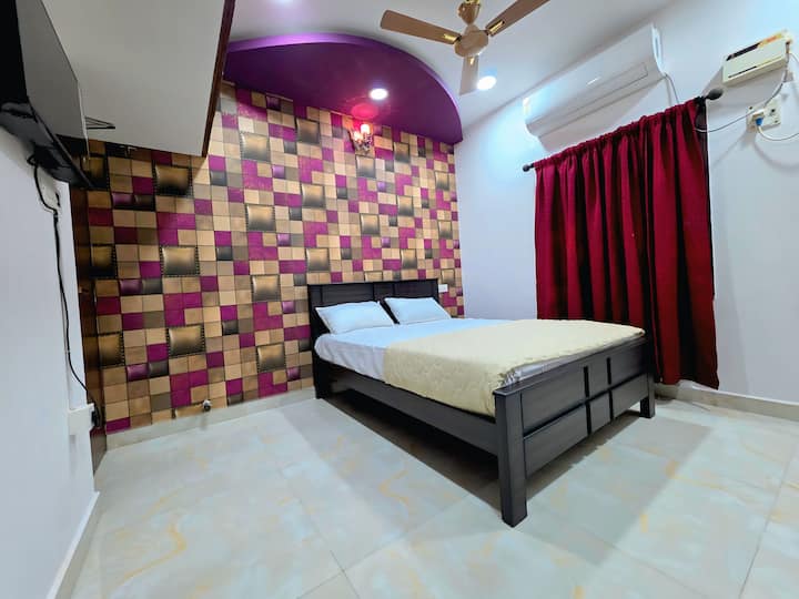 Mihba Super Deluxe Double Occupancy Luxury Room - Chennai