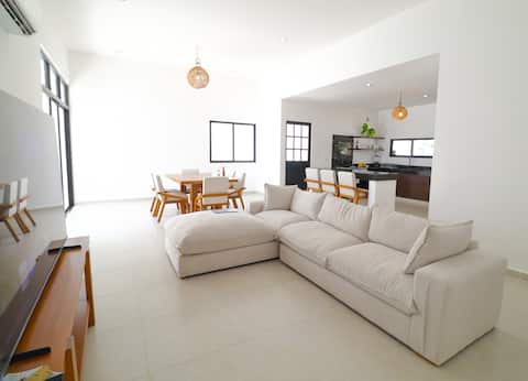 Top Airbnb: House with pool | Private and secure, 15 minutes from Mérida in Conkal