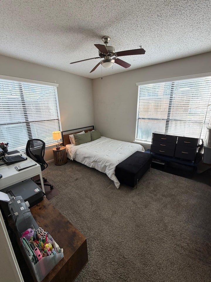 Cozy Galleria Room — Couple & Friendly Pup - 휴스턴