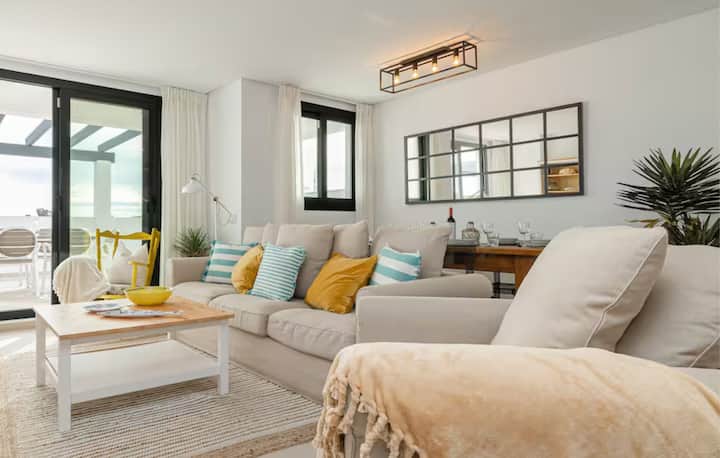 Coastal Comfort In Estepona 3 Bed Apartment - Estepona