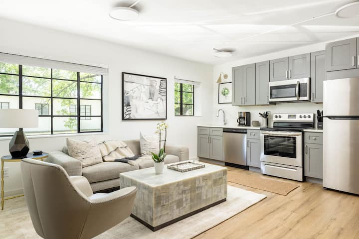 Clever Contemporary | Midtown/buckhead - Atlanta, GA