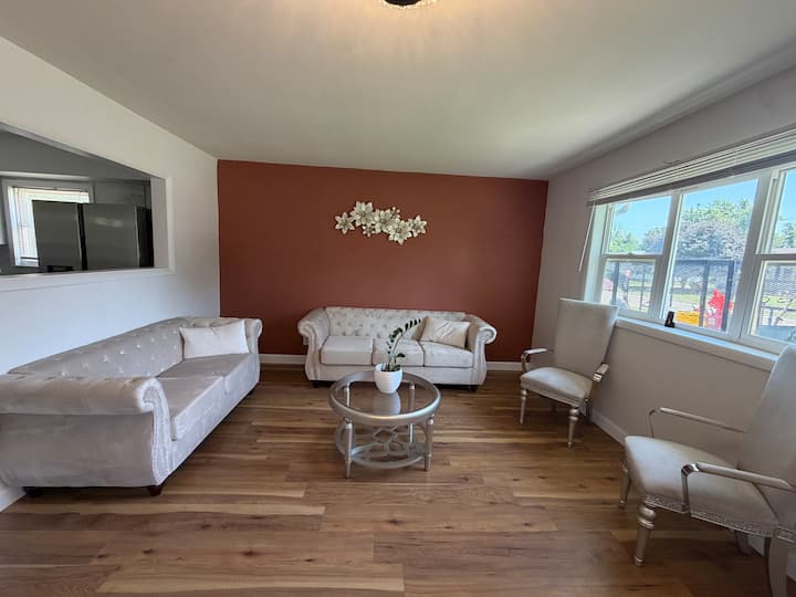 Spacious Family Home Near Everything In Decatur. - Decatur, IL