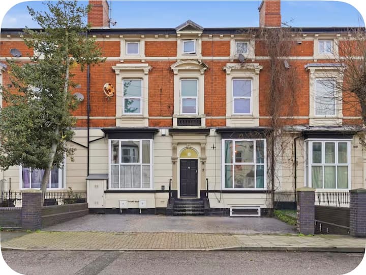 Spacious 7 Bd City Centre Duplex Sleeps 13 Parking - Birmingham