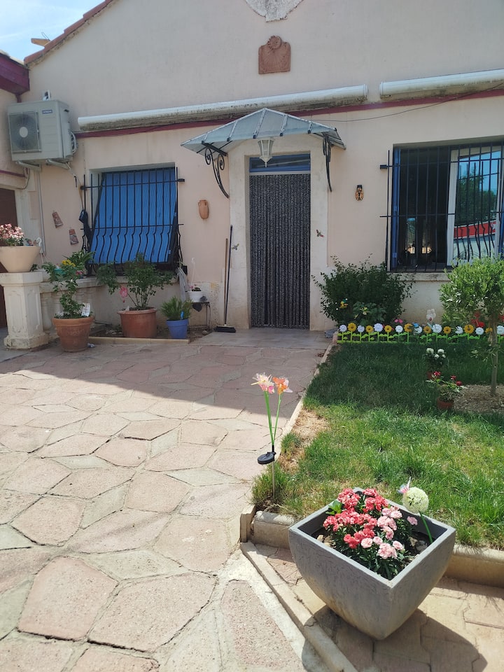 Studio Privatif Attenant à Ma Villa Pour 4 Pers - Pélissanne