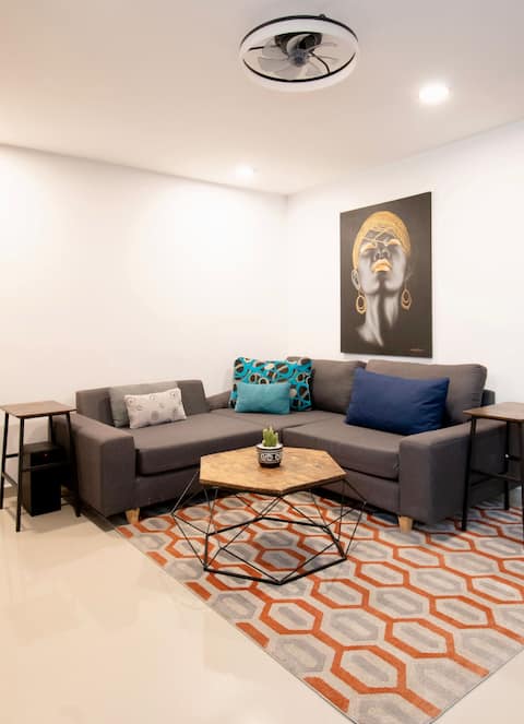 Popular Airbnb listing: Massive rooftop terrace steps from everything in Escandón