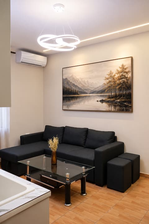 Top performing Airbnb: Azure Apartment in Lagjja 4