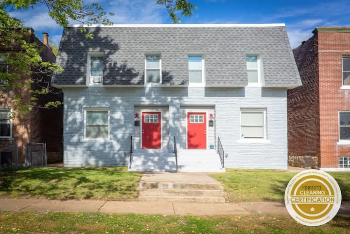 Side-by-side Units 6br Best Location / Abodebucks - St. Louis, MO