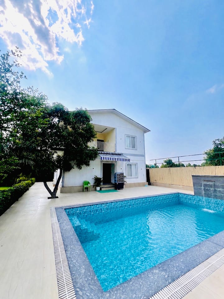 Casa Nova-luxury Farmhouse Retreat Near Delhi Ncr - Noida