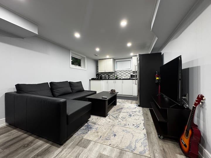 Renovated 1-bedroom 1-bath, Queen Bed Yong & Finch - Toronto