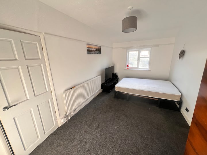 Spacious Double Room In Quiet Hampden Park - Eastbourne