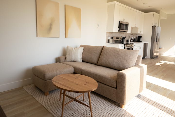 Boardwalk Suites By Kasa | 1bd King And Sofa Queen - Traverse City, MI