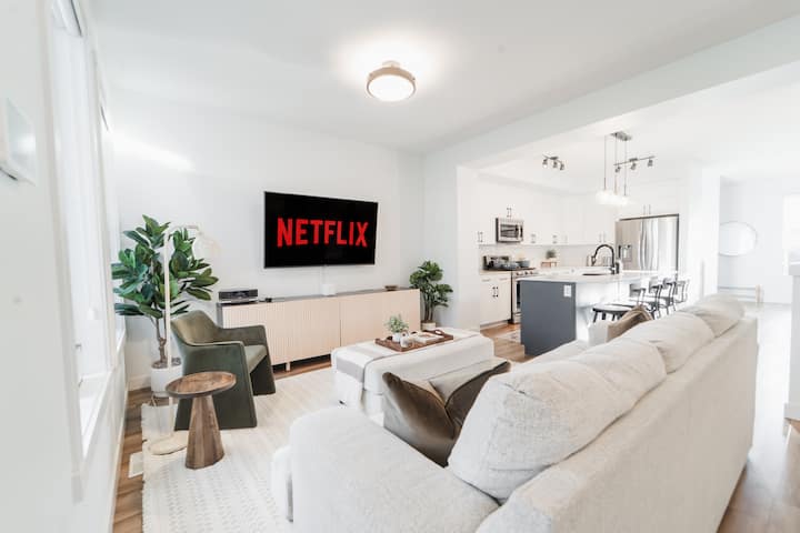 Stylish Escape|9 Min To Wem|ac|gym|sauna & Patio - Canada