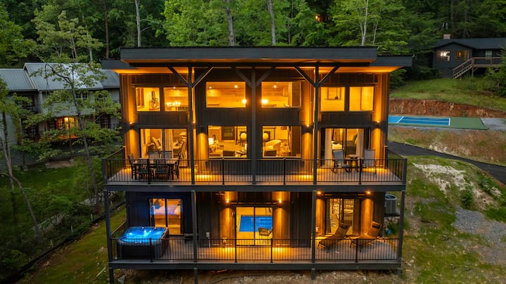 Wynn Crest Lodge - Entire cabin in Gatlinburg, Tennessee