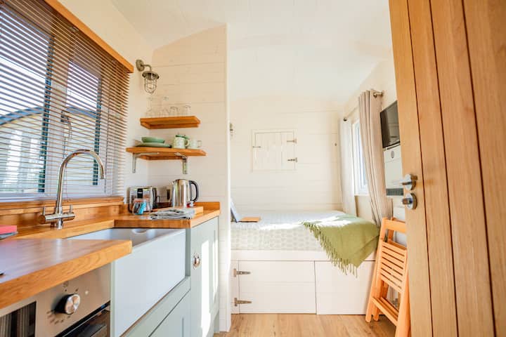 Hazel | Boutique Shepherd’s Hut, Cotswolds - Cirencester