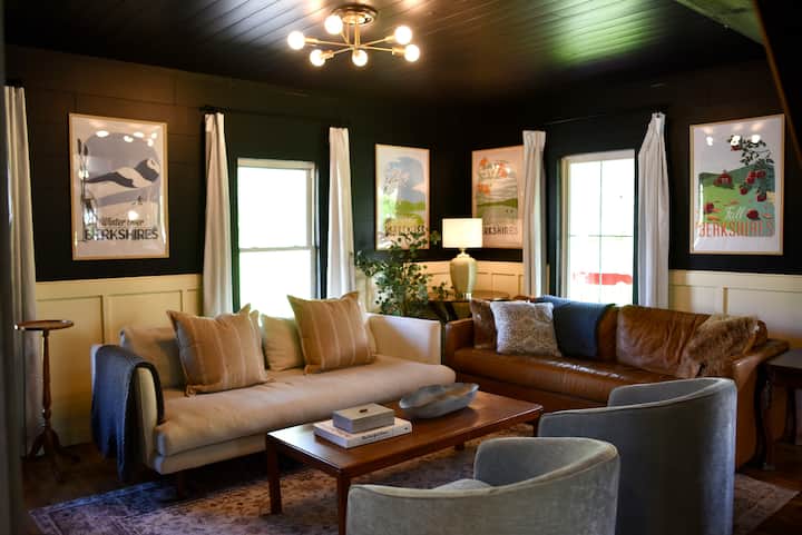 Brady’s Croft | Berkshires Farmhouse Retreat - Lake Onota, MA