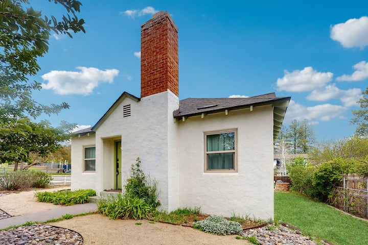 The Aspen House: Cozy 2br Across From Thorpe Park - Flagstaff, AZ