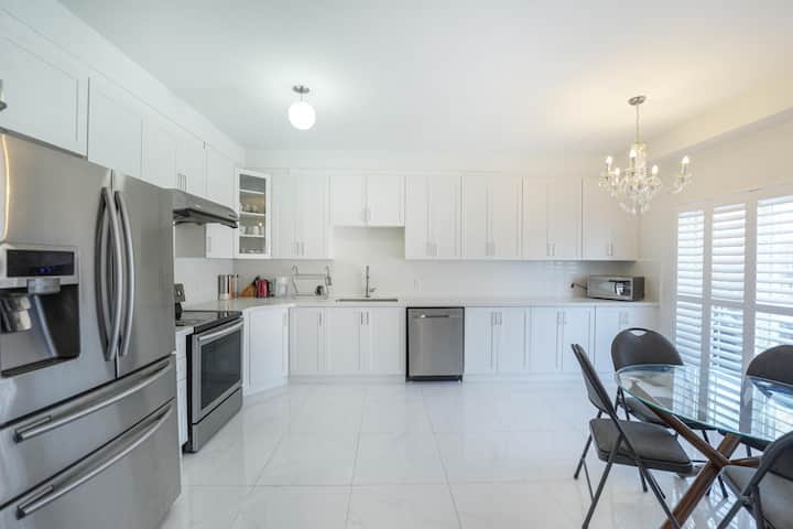 Family Friendly 4 Br 3 Bath Home Near Toronto - Toronto