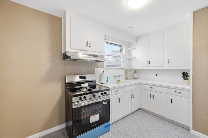 Private Master Bedroom W/ Fullbath | Shared Home - Nederland, TX