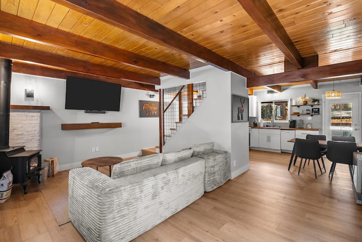 Big Bear Hideaway Cabin - Big Bear Lake, CA