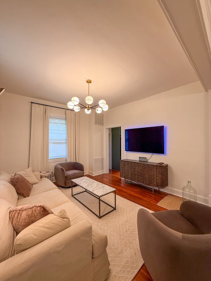 Caesars Sister ~ 1b/1b • King Bed • Full Kitchen - Danville, VA