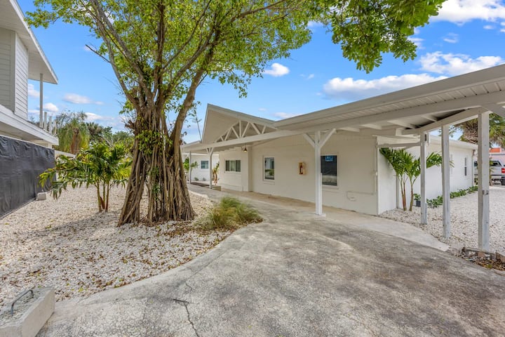 Sea Glass Cottage - Cocoa Beach, FL