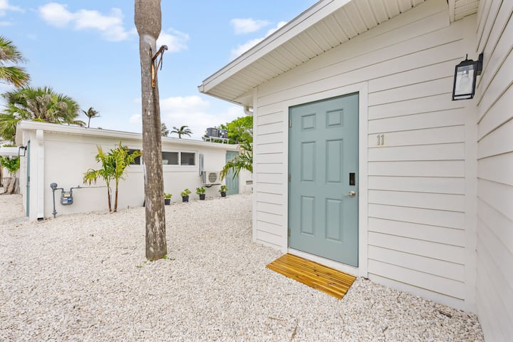 Breakwater Beach Bungalow Retreat - Cocoa Beach, FL