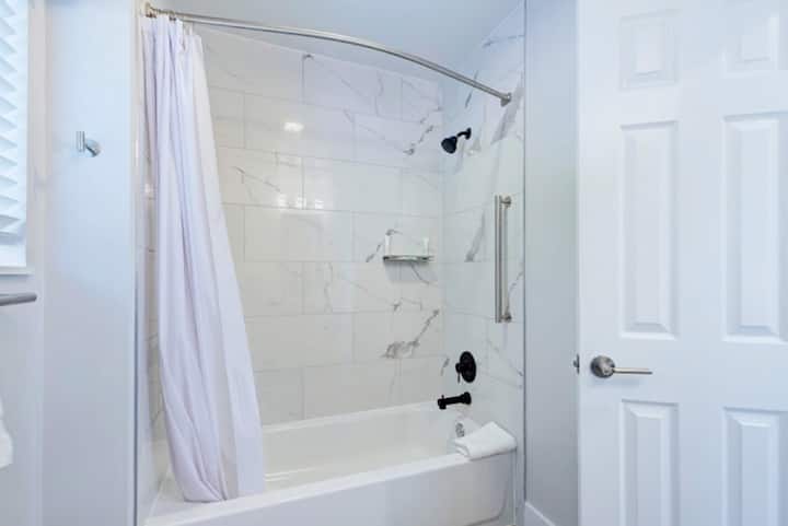 Celebrate July 4th In Style Oceanview Beach Escape - Daytona Beach, FL