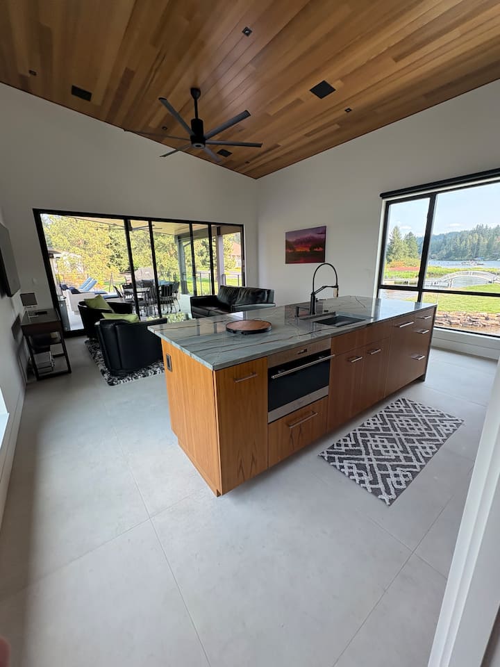 Literally "On The Water" Guest House Over Our Dock - Post Falls, ID
