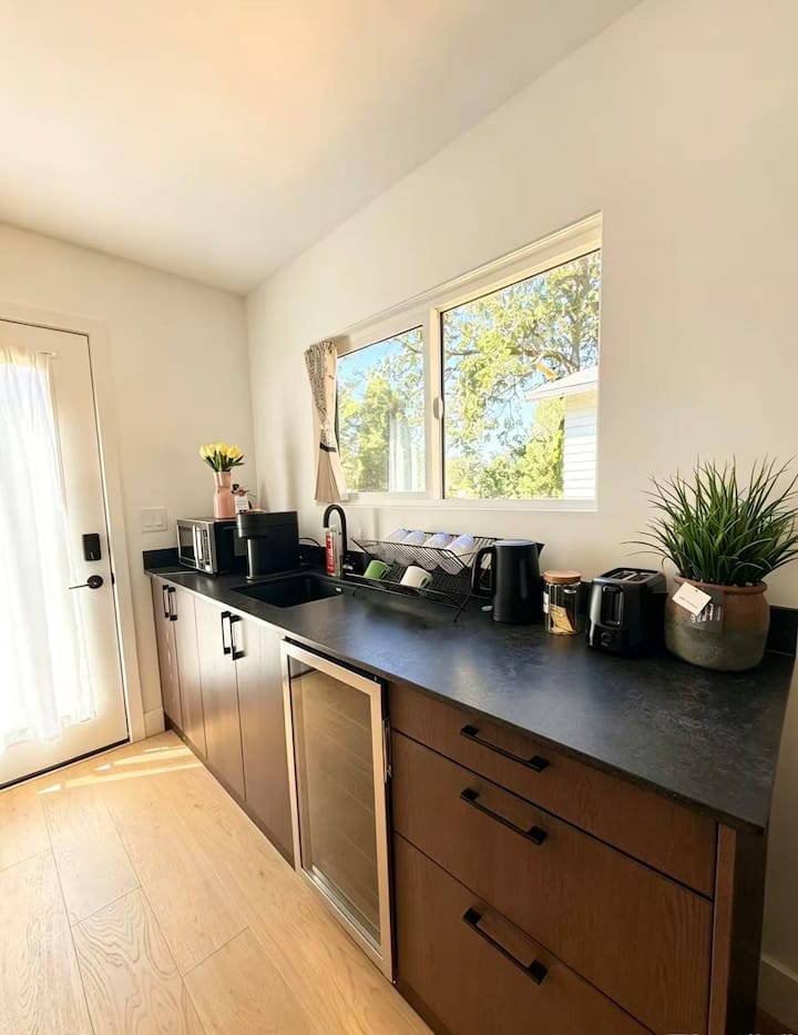 Yiyi’s Bachelor Suite - Victoria, Canadà