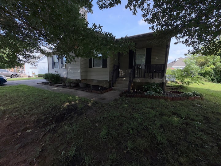 Bedroom In A Peaceful Neighborhood - Smyrna, TN