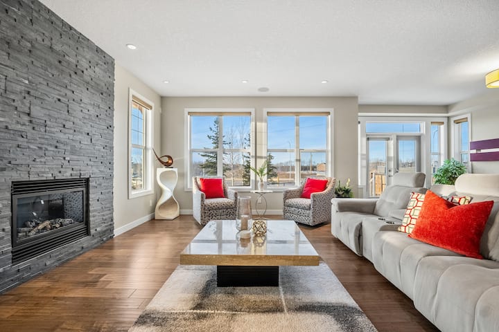 The Manor At Aspen Acres | Luxury 4br - Calgary