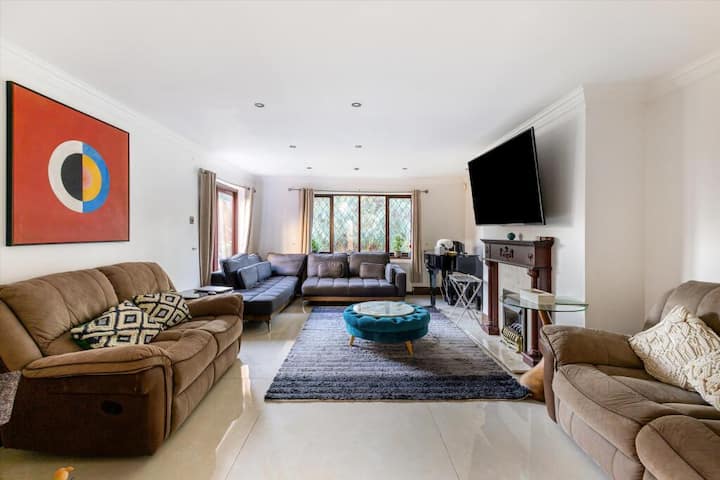 Family 6 Bed | Gated Parking, Sleeps 11, Bray - Marlow
