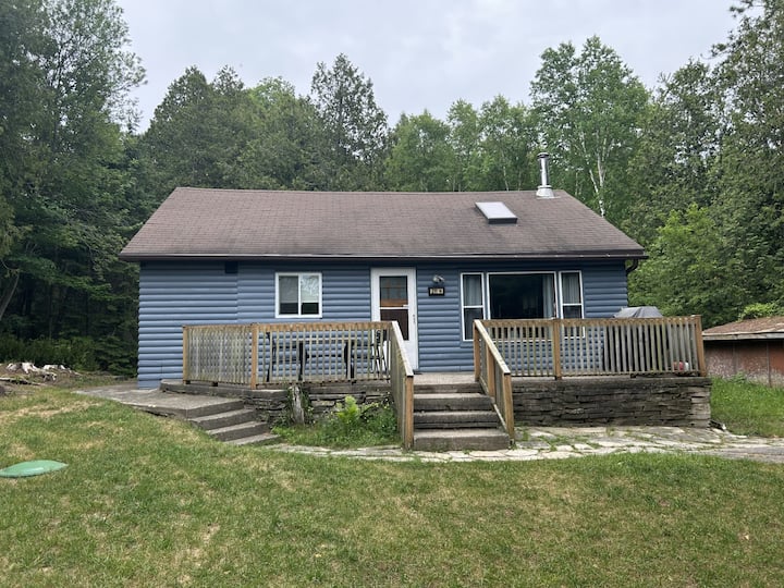Sauble Beach Cottage - 
5 Minute Walk To The Beach - Sauble Beach