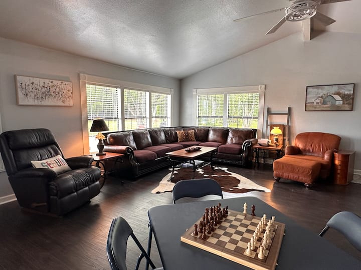 Historic Huber House Retreat With Modern Comfort - Seguin, TX
