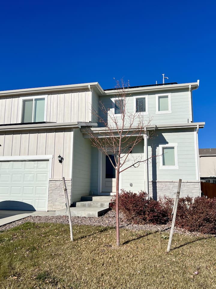 3br/3ba Furnished Home | Ev Charger | Long Stay - Longmont, CO