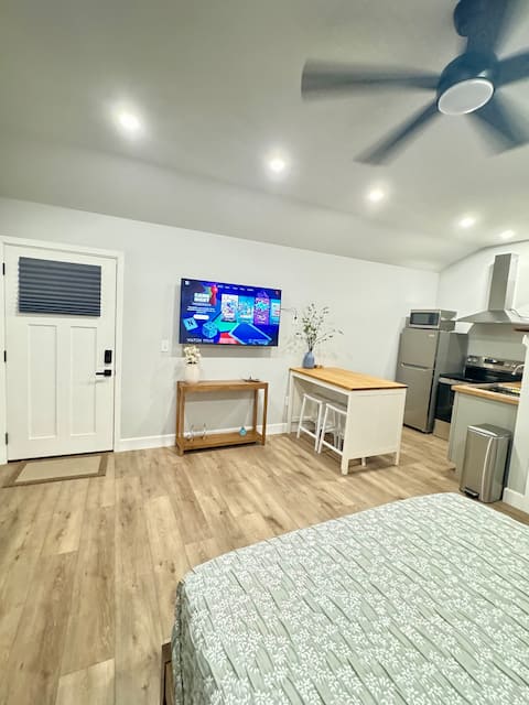 Successful Airbnb property: The Modern Nest | Kitchen & Free Parking | Unit A in Eastex Jensen Area