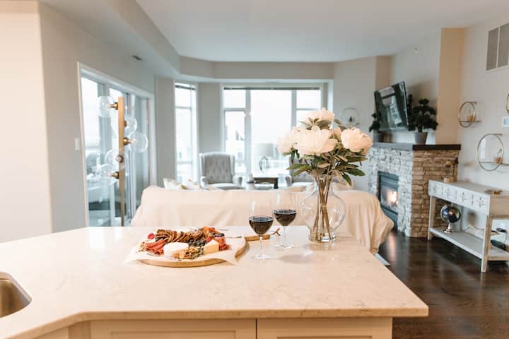 Sunset Royale | Panoramic Lakefront W/ Boat Slip - Kelowna