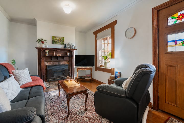Bob's Cottage—nostalgic Charm & Homely Comfort - Kingston
