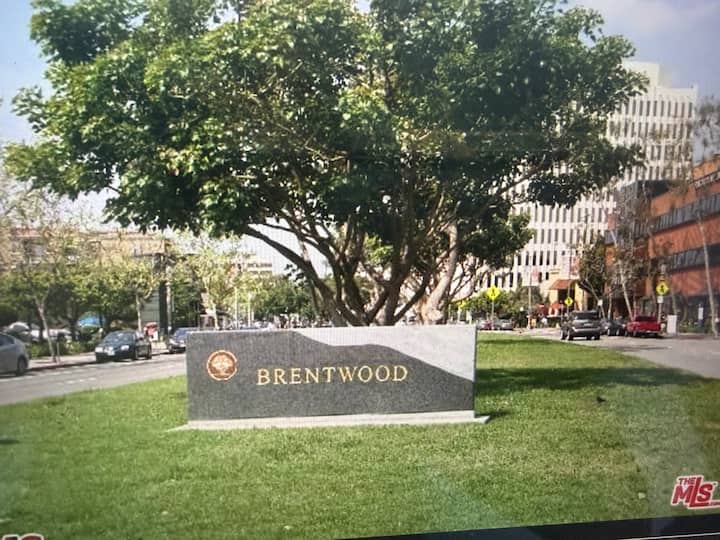 Beautiful Brentwood Condo - Walk Everywhere! - Santa Monica, CA