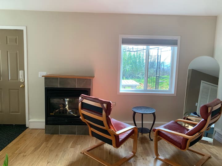 Lakeview Bachelor Suite - Meaford