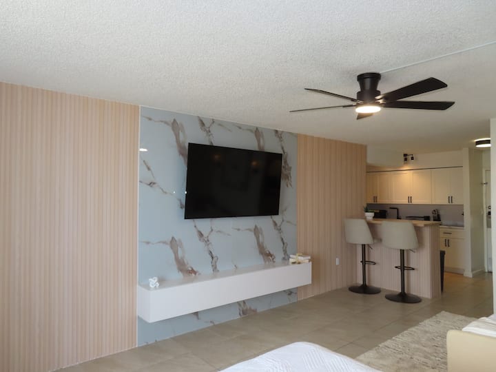 New Modern Ocean Front Apartment - Daytona Beach, FL