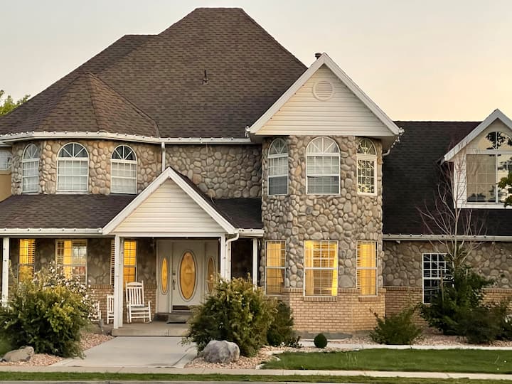 Fabulous Quiet Lehi Home For A Family Getaway! - Lehi, UT