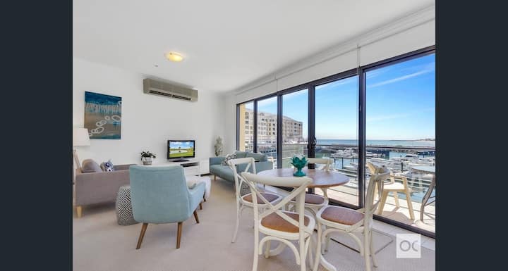 Beachside Glenelg Retreat - Glenelg