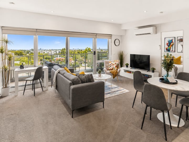 Stylish 2br Apartment With Balcony, Parking - St Kilda