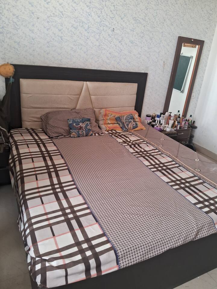 Luxury Stay - Mathura