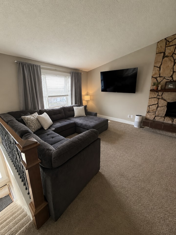 Spacious Family Home | Hot Tub & Trampoline - Anchorage, AK